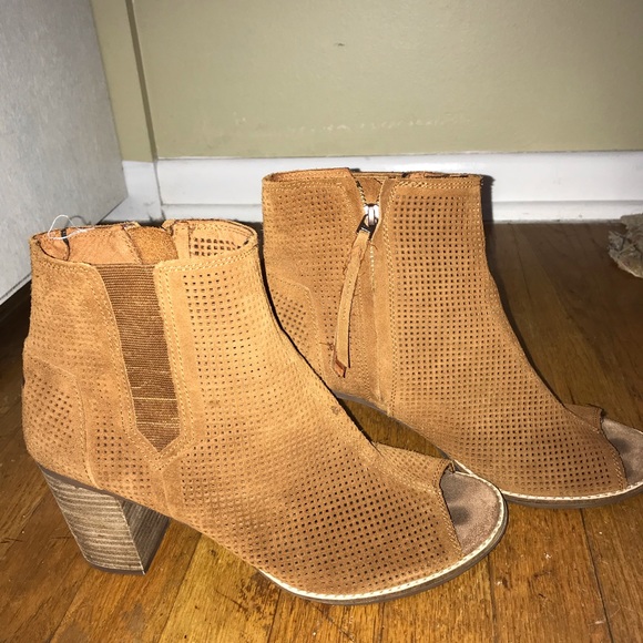 Heels - Picture 3 of 5